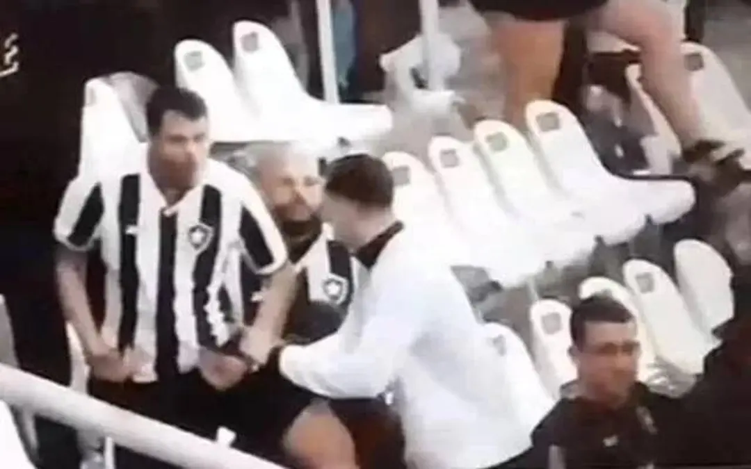 Botafogo é punido por ato racista de torcedor